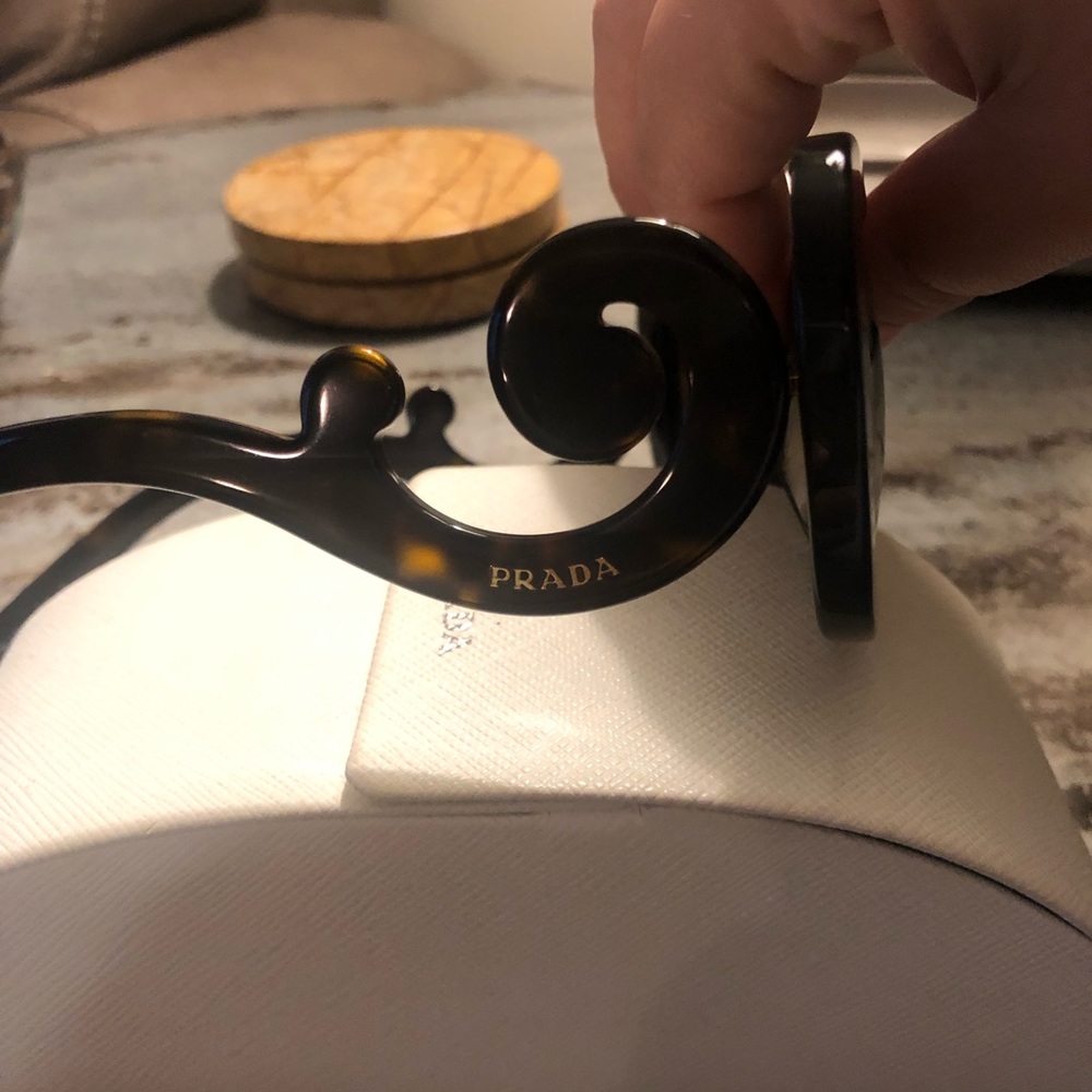 Prada sunglasses - Picture 4 of 5